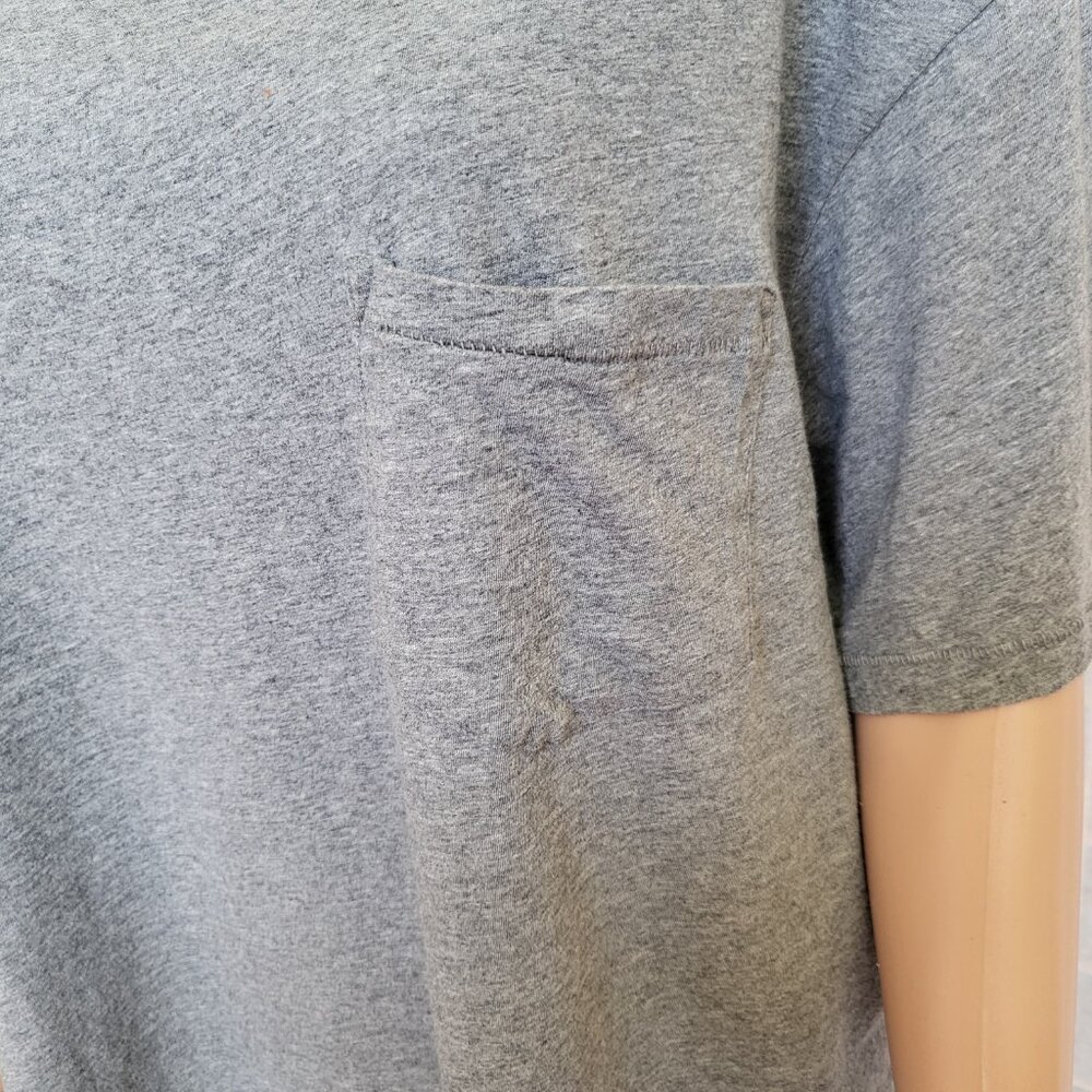 Torrid grey short-sleeve t-shirt with front pocket EUC size 2 or 2X 100% cotton - Picture 4 of 8